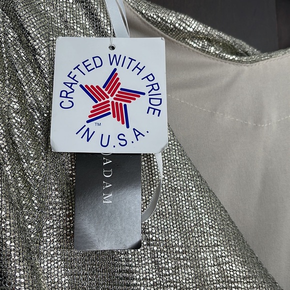 Betsy & Adam Long Metallic Drape Back Sheath Gown in Light Gold Size 8 - Picture 6 of 7